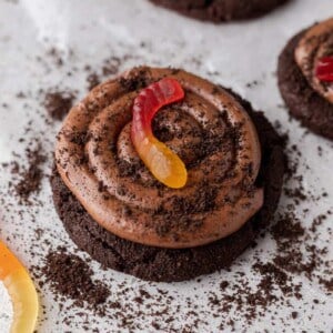 Crumbl dirt cake cookies
