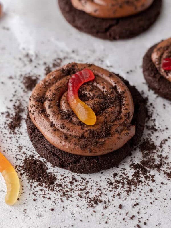Crumbl dirt cake cookies
