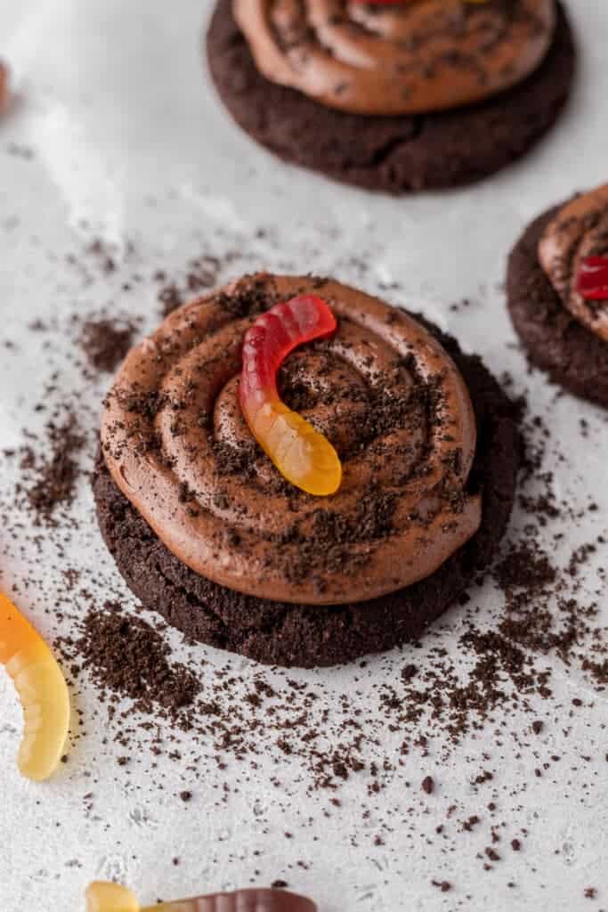 Crumbl dirt cake cookies