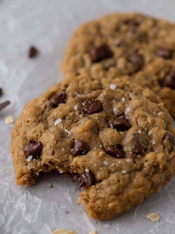 Crumbl Oatmeal chocolate chip cookies