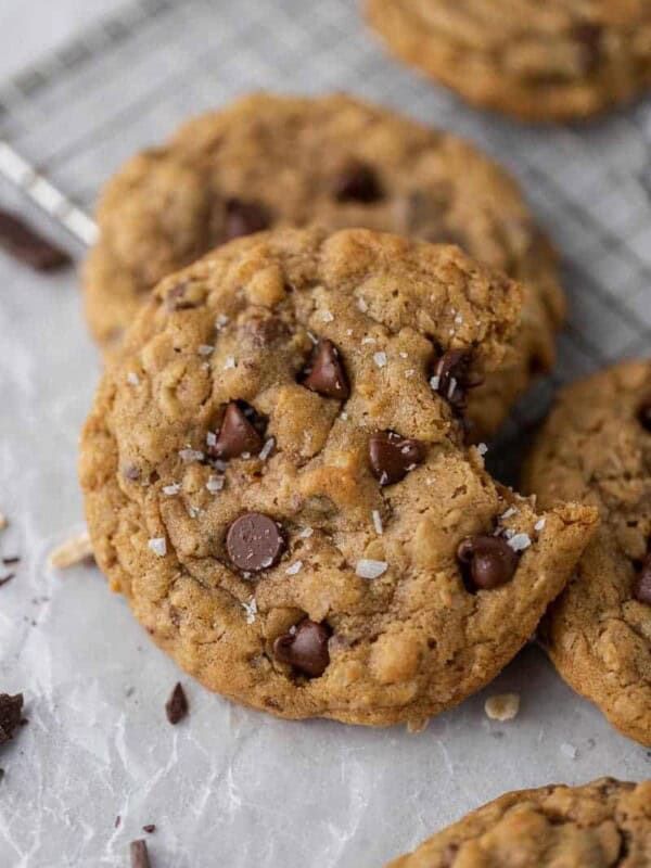 Crumbl oatmeal chocolate chip cookies