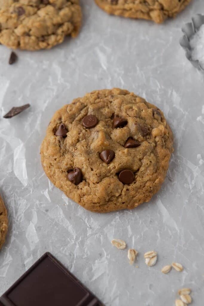 Crumbl oatmeal chocolate chip cookies