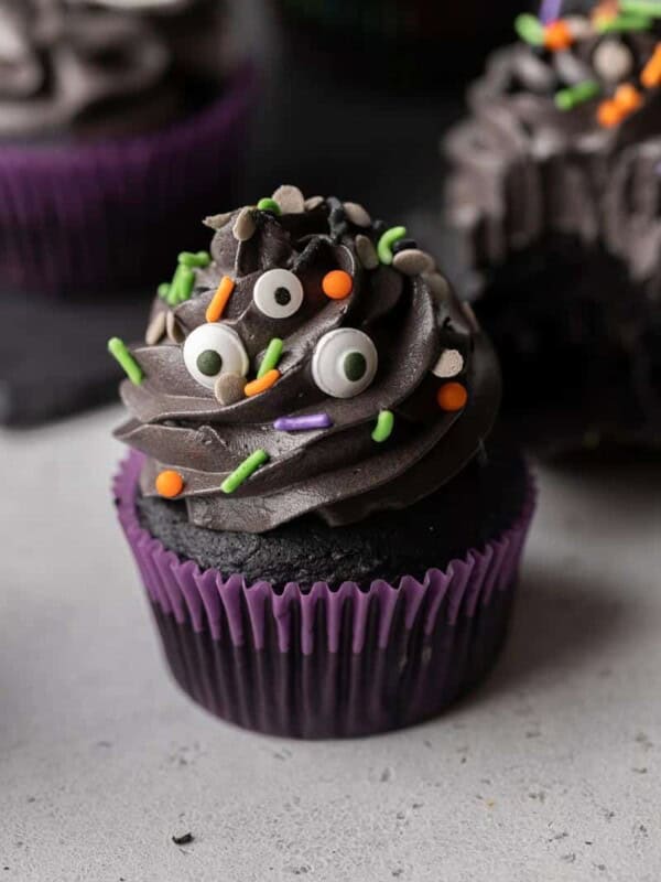 Halloween monster cupcakes | Black velvet cupcakes