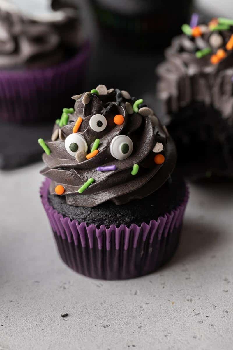 Halloween monster cupcakes | Black velvet cupcakes