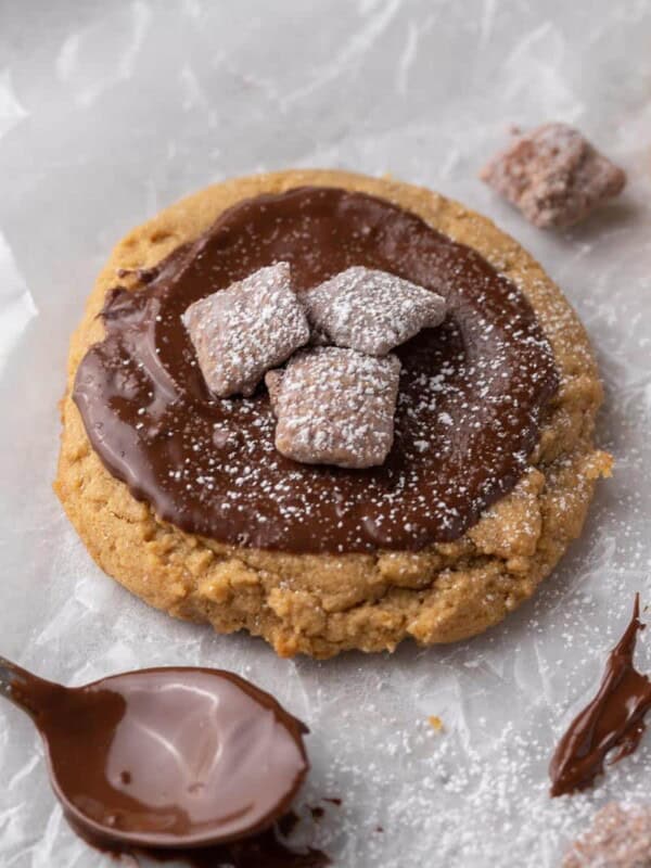 Crumbl muddy buddies cookies