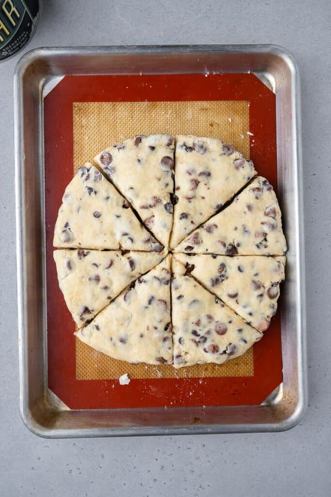 chocolate chip scones dough