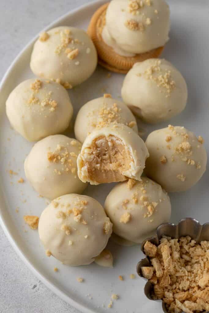 White chocolate golden oreo truffles