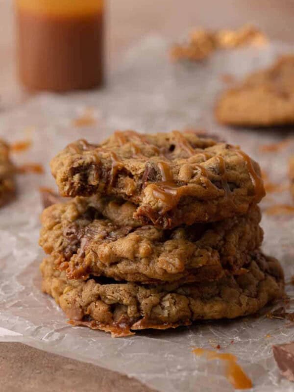 Crumbl oatmeal Rolo Cookies