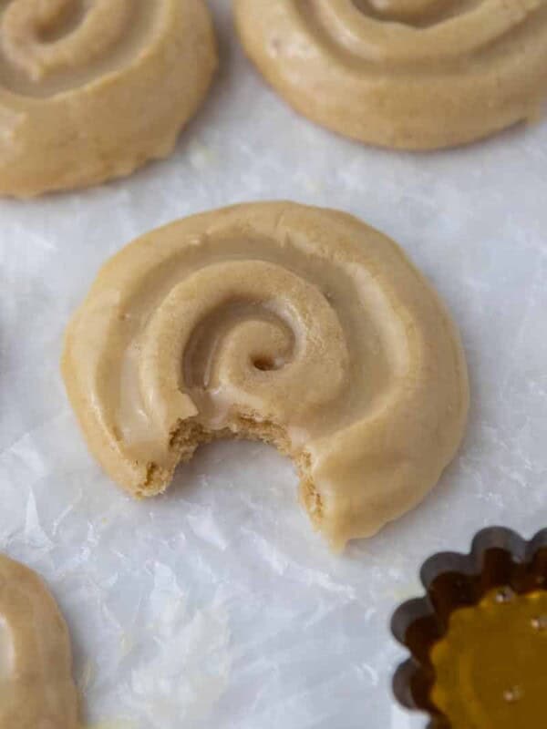 Crumbl honey bun cookies