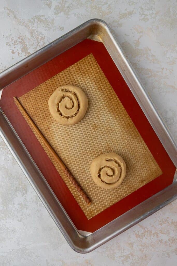 How to make honey bun swirls on cookies