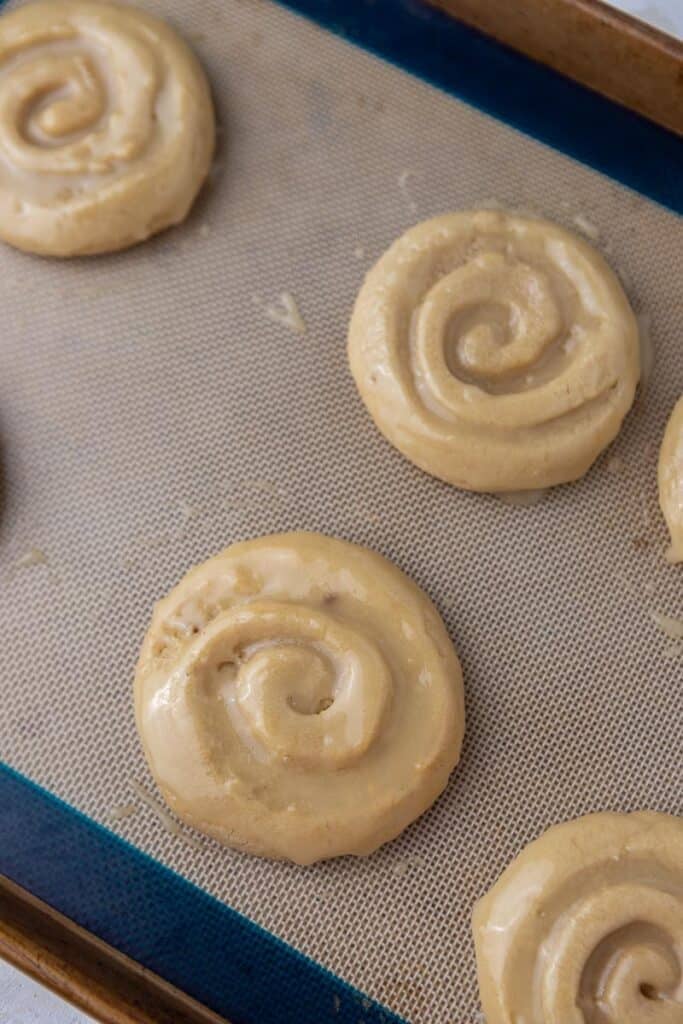 Glazed honey bun cookies