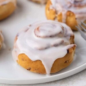 Air fryer cinnamon rolls