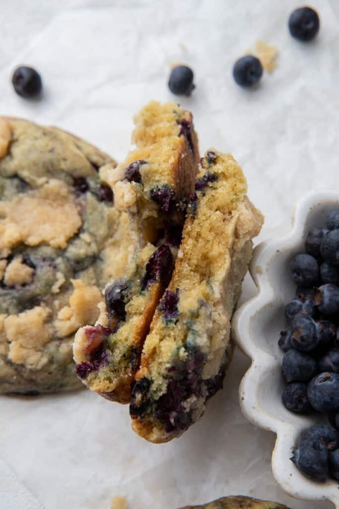 Blueberry muffin cookies with streusel
