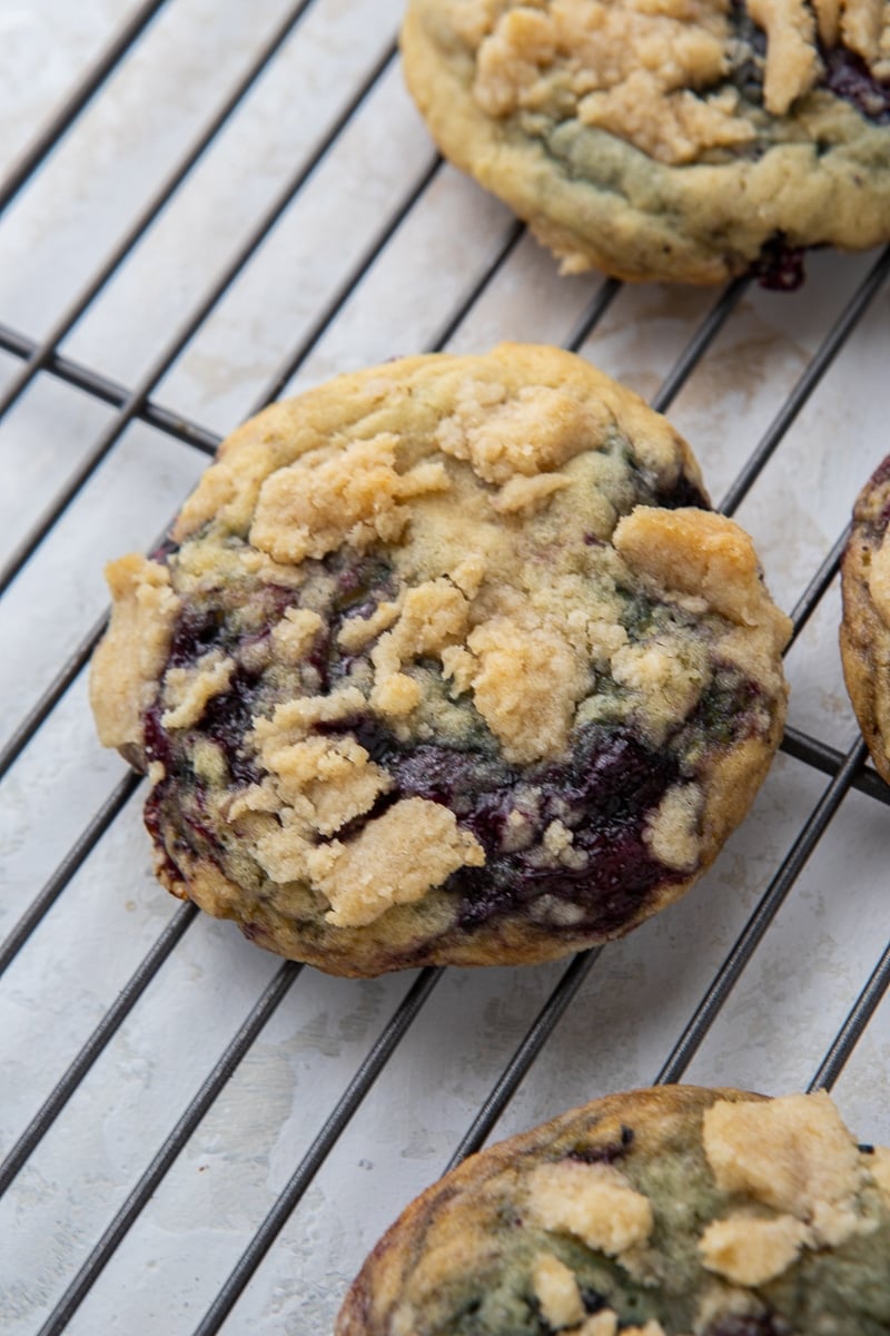 blueberry muffin cookie with streusel