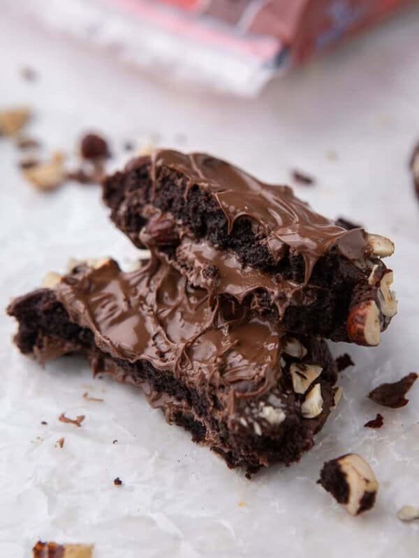 Crumbl hazelnut mudslide cookie