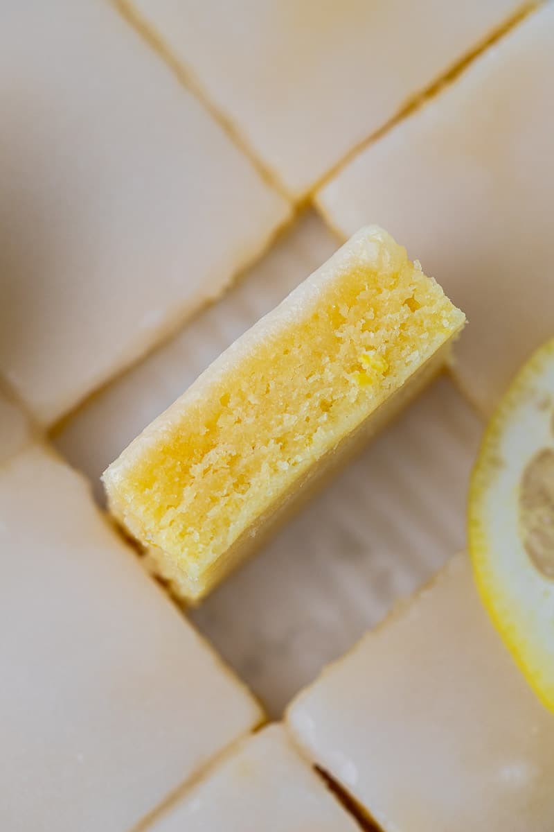 Fudgy lemon blondies- Lemon brownies