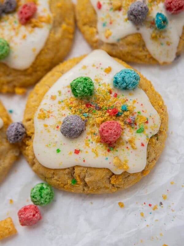 Crumbl berry crunch cookies