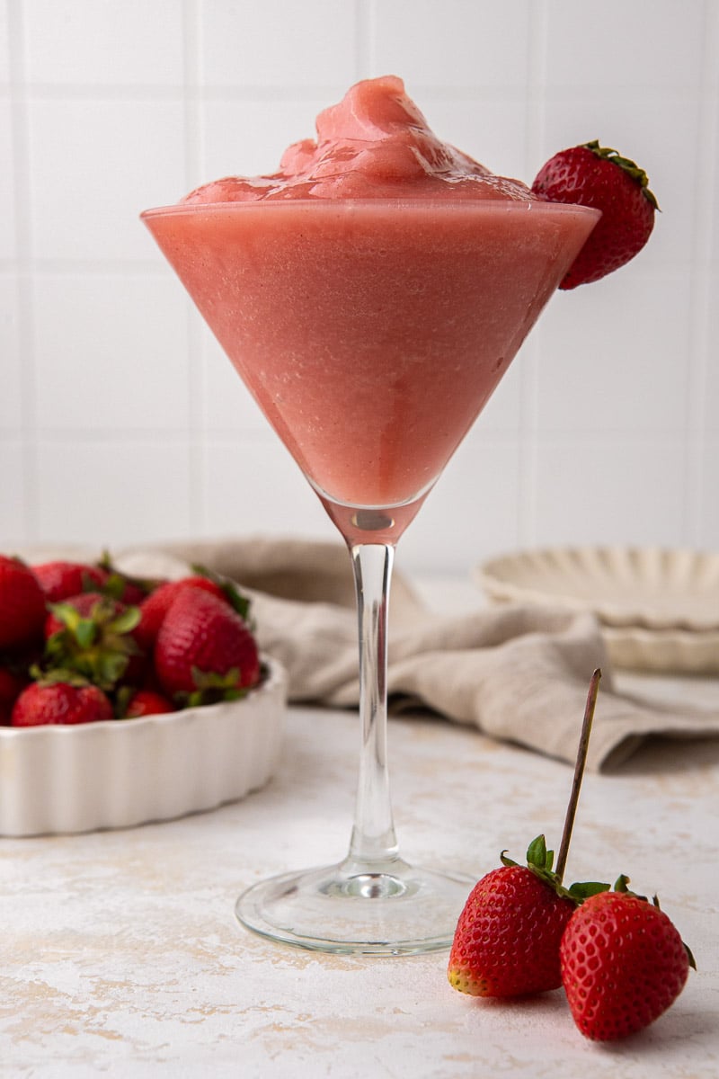 Easy frosé with strawberries