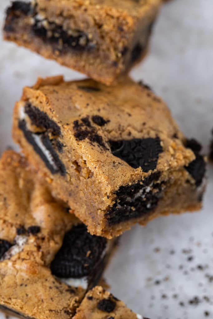 Brown butter oreo blondie square 