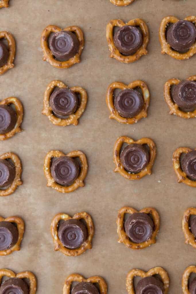 The Easiest Rolo Pretzel Turtles Lifestyle of a Foodie