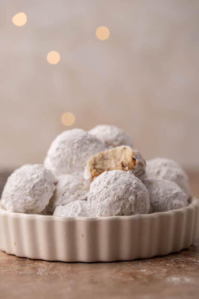 Bowl or snowball cookies