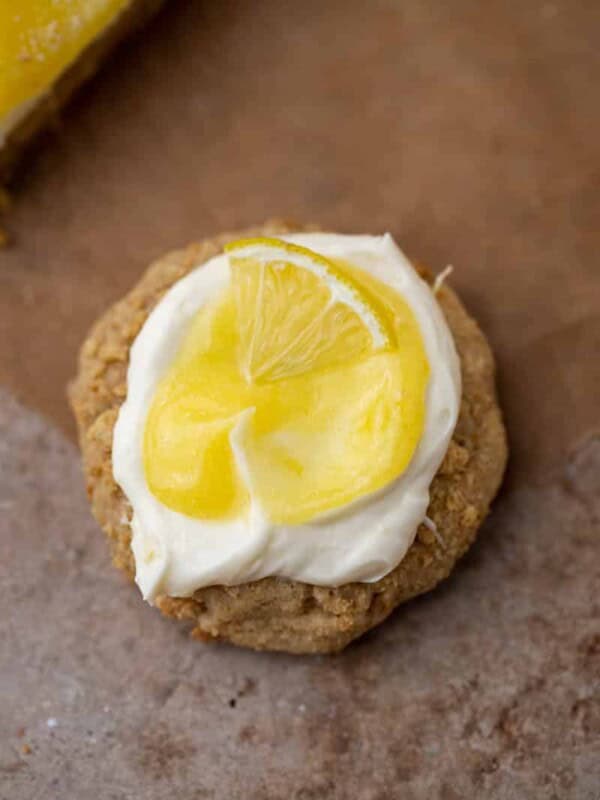Small catering lemon cheesecake cookie