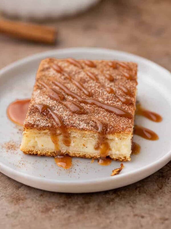 Churro cheesecake bars with caramel