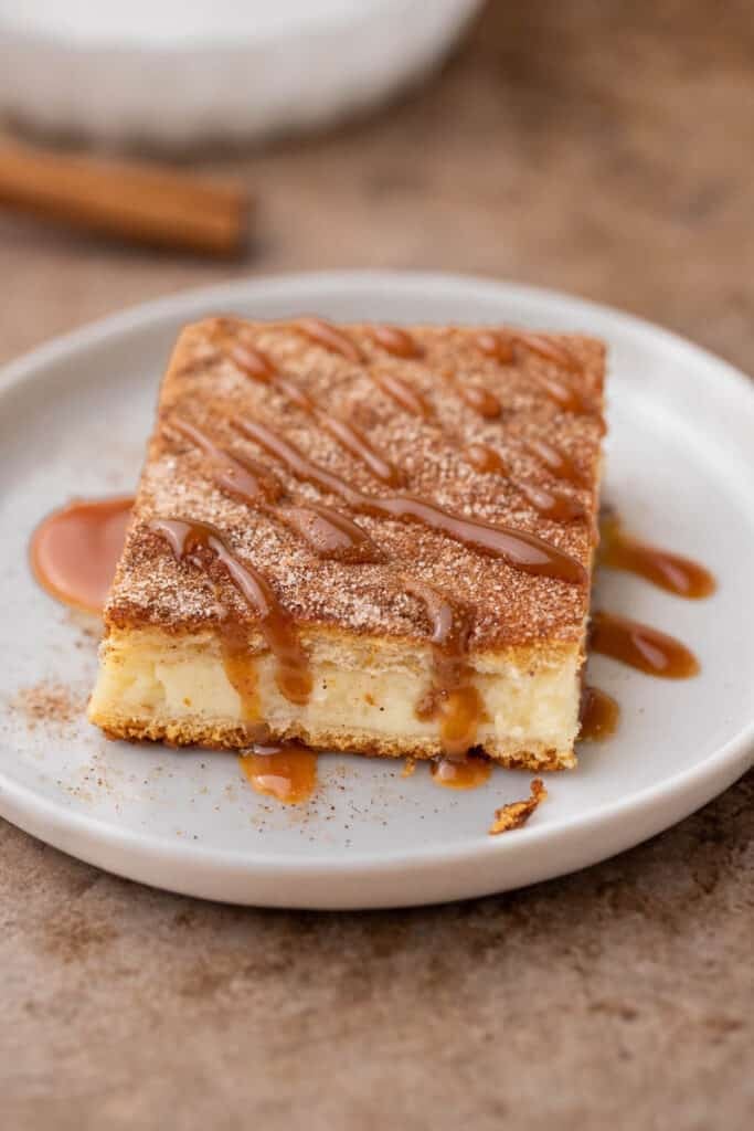 Churro cheesecake bars with caramel