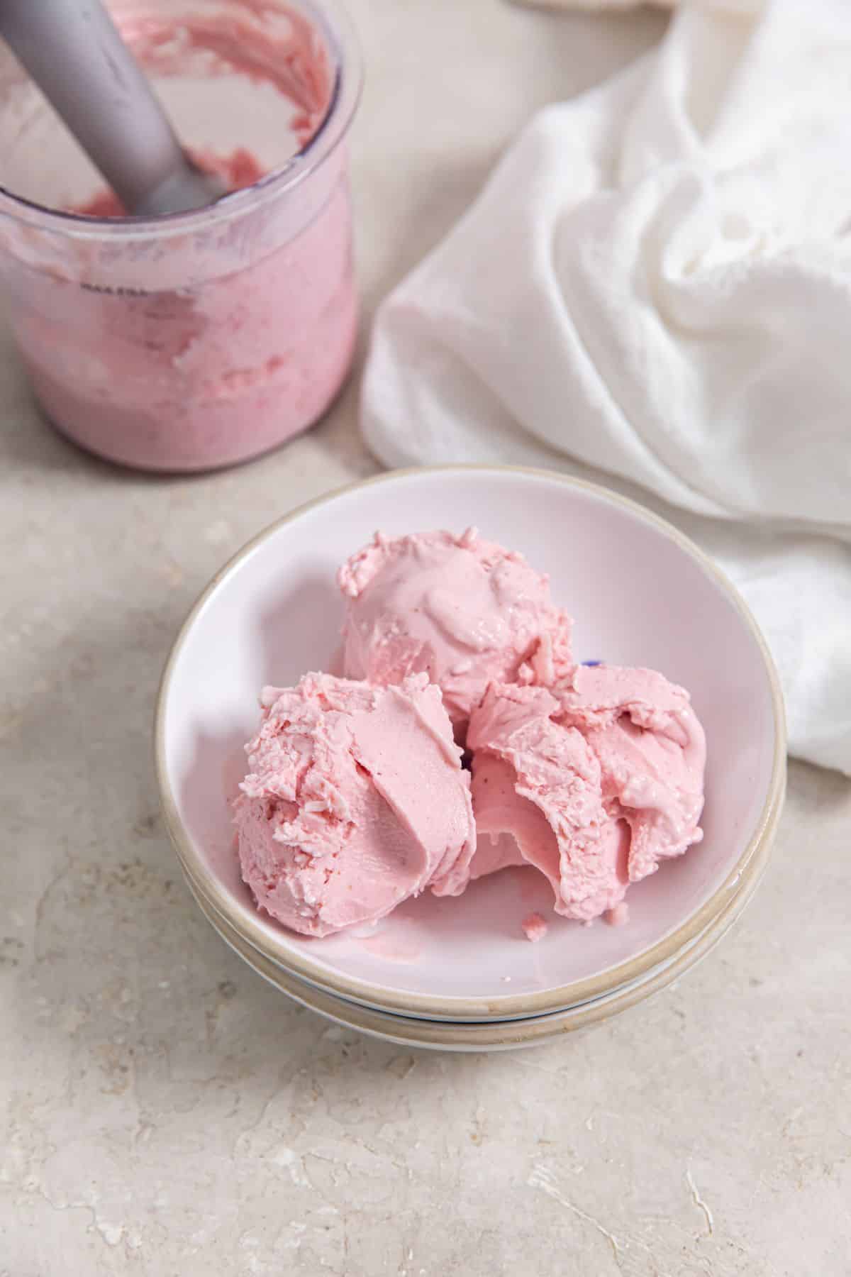 https://lifestyleofafoodie.com/wp-content/uploads/2023/04/Ninja-Creami-Strawberry-Ice-cream-15.jpeg