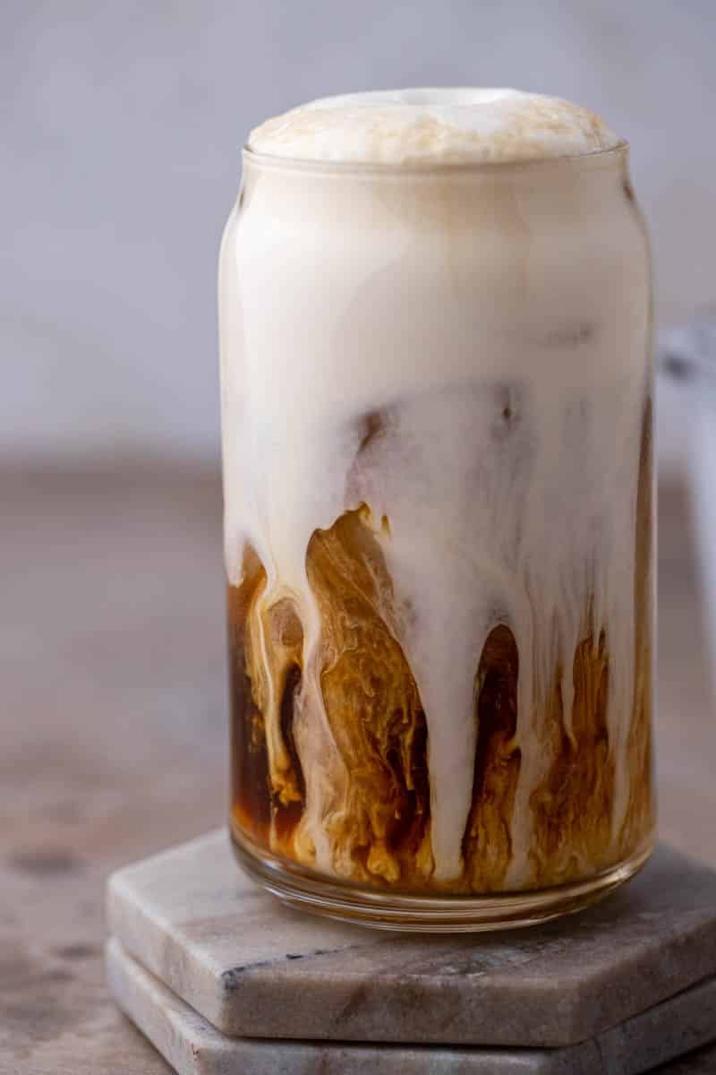 https://lifestyleofafoodie.com/wp-content/uploads/2023/04/Starbucks-vanilla-sweet-cream-cold-foam-8.jpg