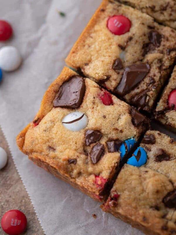 Patriotic m&m's blondies slice