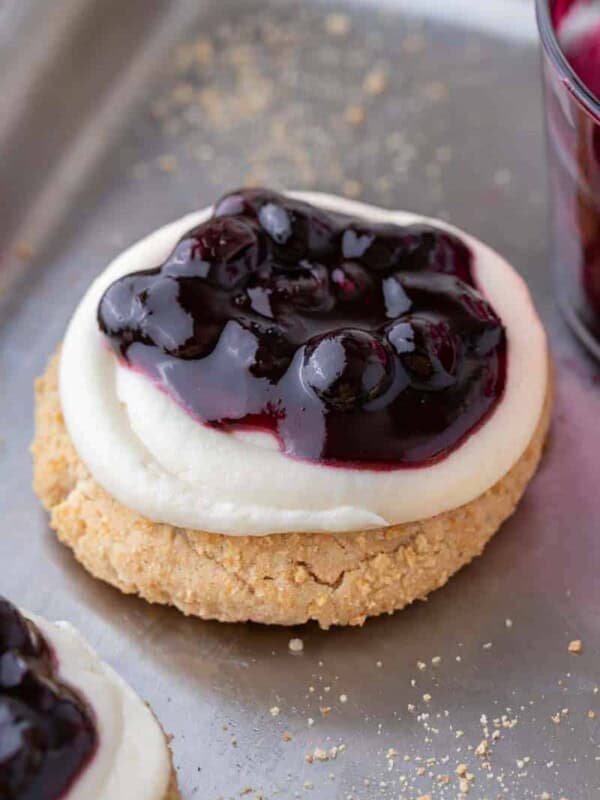 Crumbl blueberry cheesecake cookies
