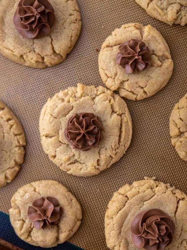 Crumbl peanut butter blossom cookies