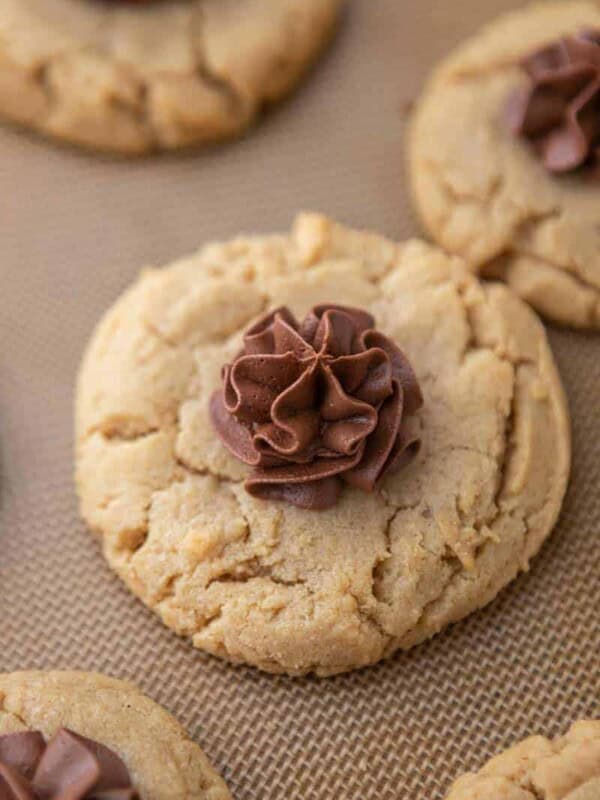 Crumbl peanut butter blossom cookies!