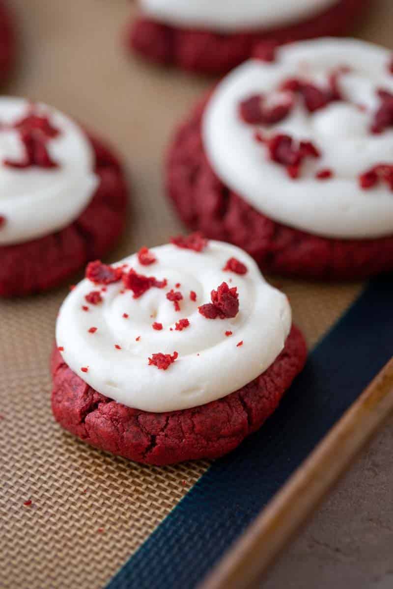 https://lifestyleofafoodie.com/wp-content/uploads/2023/06/Crumbl-red-velvet-cookies-8.jpg