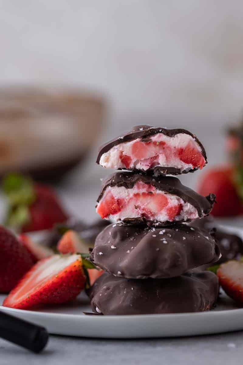 Viral chocolate strawberry yogurt clusters - Lifestyle of a Foodie