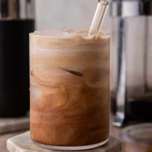 How to make homemade easy iced mocha coffee recipe - Lifestyle of a Foodie