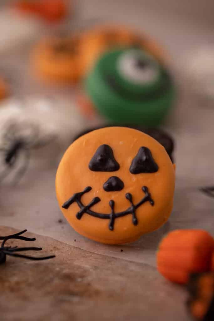 Chocolate covered Oreos spooky halloween pumpkin