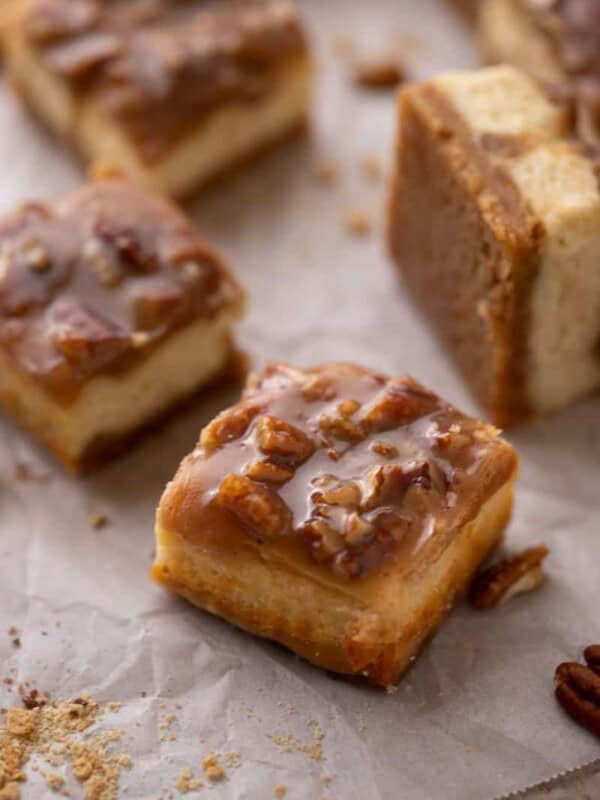 Pecan pie cheesecake bar slice