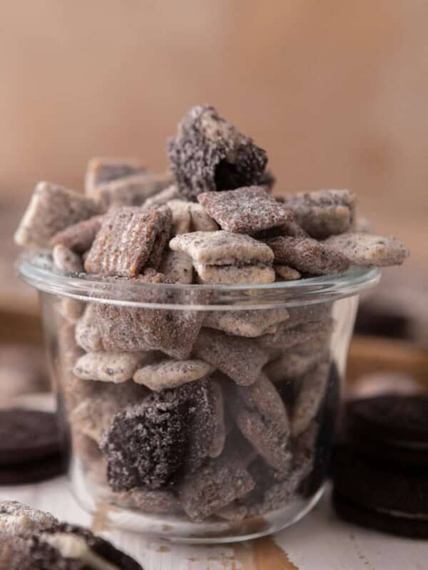 cookies and cream muddy buddies recipe in a cup