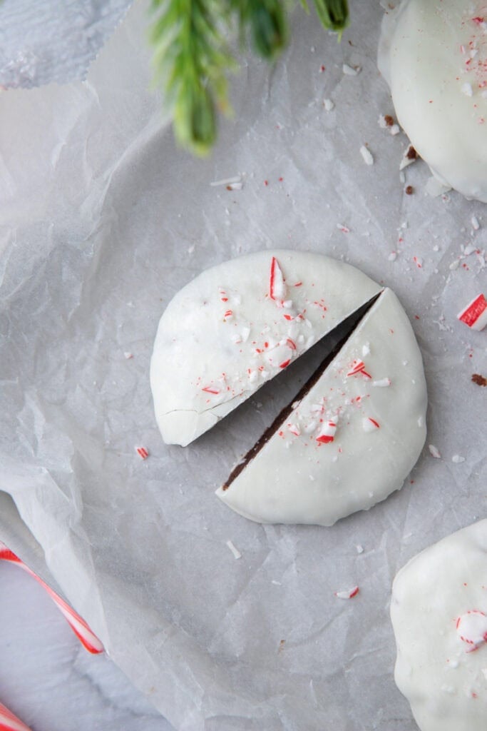 peppermint bark cookies split in half