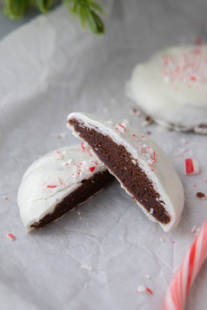 peppermint bark cookies split in half