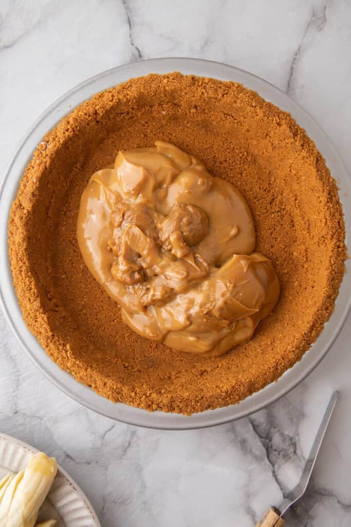 dulce de leche in a crust