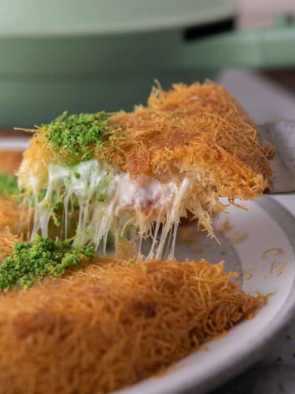 slice of the easy kunafa recipe with simple ingredients being pulled up