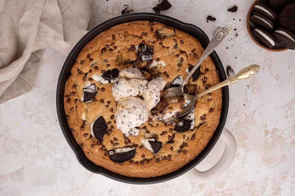 Cookies and cream skillet cookie with ice cream